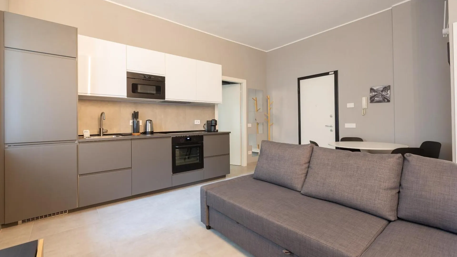 Marche Charming Flat Apartment Milan