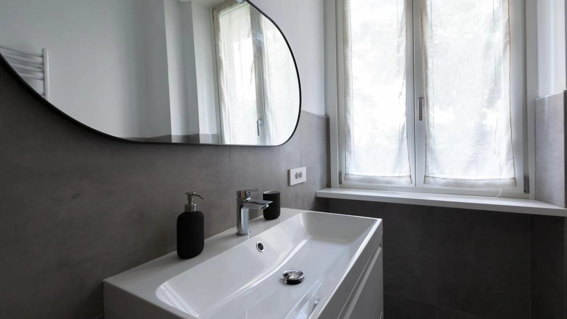 Marche Charming Flat Apartment Milan